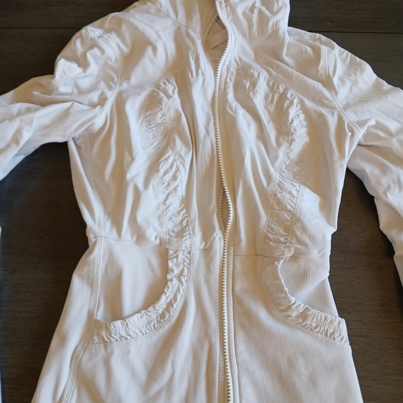 Lululemon Dance Studio Jacket Highly Sought After. Excellet Condition Size 6/8 - Picture 6 of 8